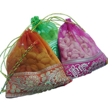 1377514574-PW-JAN-600gm-KBK-POTLI-JANMASHTAMI-GIFTS-TO-INDIA.jpg