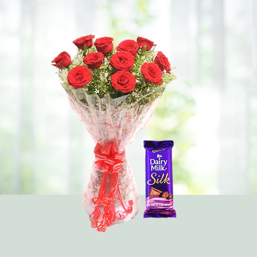 Flowers-Bouquet-of-Roses-with-Chocolates.jpg