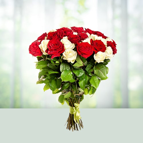 Flowers Bouquet of 12 Red and White Roses 