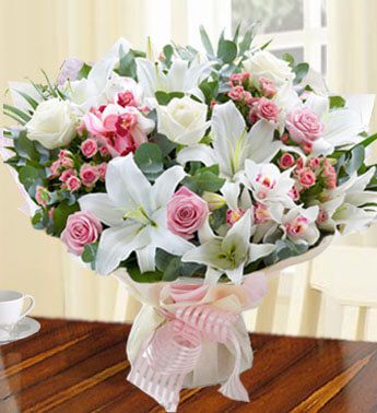 Flowers to UAE- Heavenly Lily Arrangement