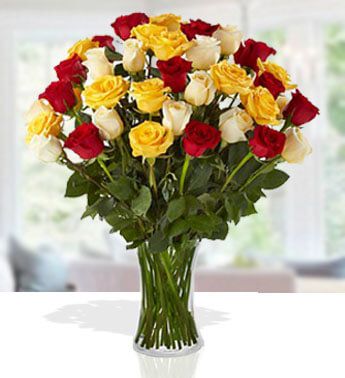 Flowers to UAE- Glamarous Roses Arrangement in a Vase