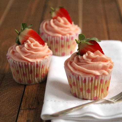 pw-strwaberry-cupcake-six-pieces1.jpg