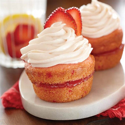 Vanilla-Strawberry Cup Cakes 