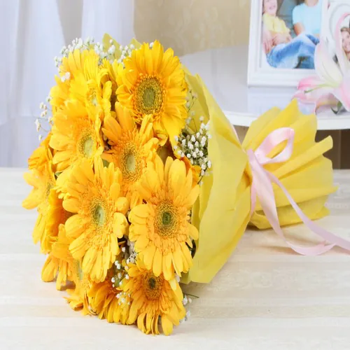 12 yellow gerbera bouqet